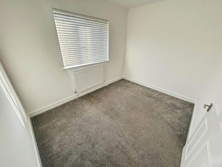 2 bedroom end of terrace house to rent - Photo 3