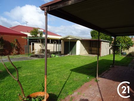 Ideal for Garden Lovers&colon; Spacious 3-Bedroom Home in Dudley Park with Workshop and Side Access - Photo 5