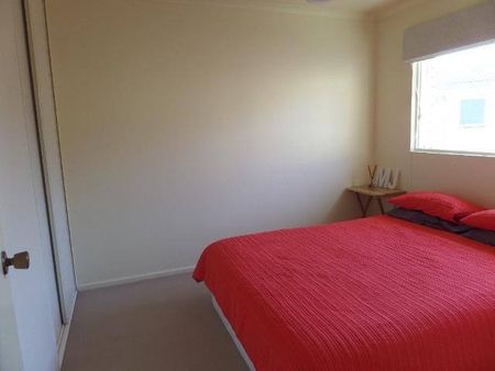 Immaculate 2 Bedroom Renovated Townhouse - Photo 2