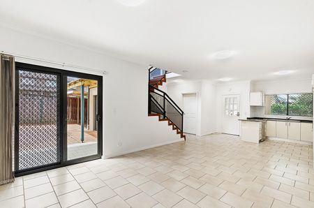 3/4-6 Broughton Street, Parramatta NSW 2150 - Townhouse For Rent | Domain - Photo 2