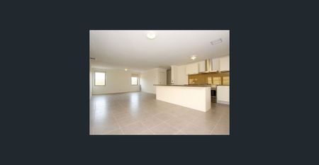 Spacious Family Home! - Photo 4