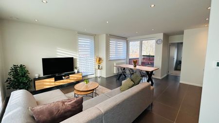 Prachtig en centraal gelegen appartement met 1 slaapkamer, terras en autostaanplaats - Photo 2