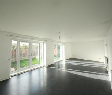 3 bedroom detached bungalow to rent - Photo 5