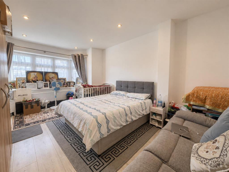 4 bedroom apartment to rent - Photo 2