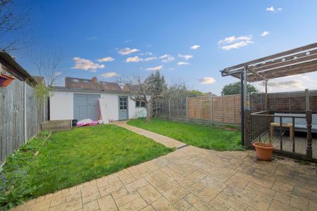 3 bedroom semi-detached house to rent - Photo 2