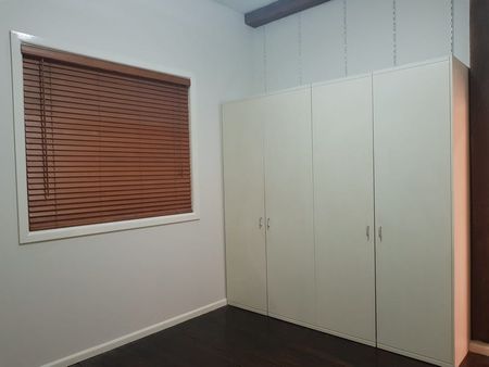 Where Style Meets Height in One Perfect Space! - Photo 2