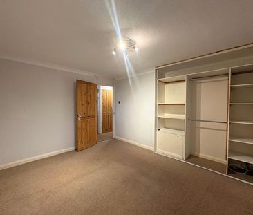 Purley Way, Frimley, Camberley, Surrey, GU16 - Photo 2