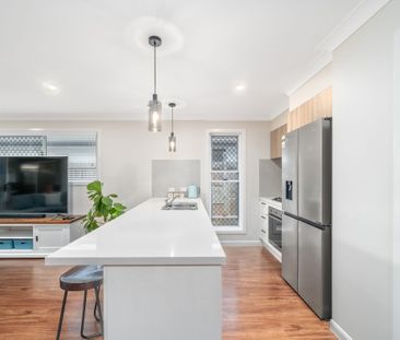 Cosy 5 Bedroom Nestled in the highly sought-after North Harbour Com... - Photo 5