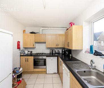 5 bedroom semi-detached house to rent - Photo 6