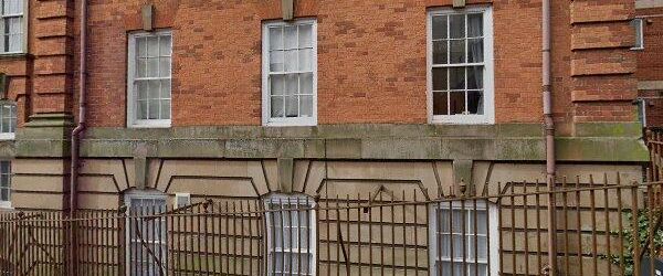 2 Bed Flat, Derby Road, NG7 - Photo 1