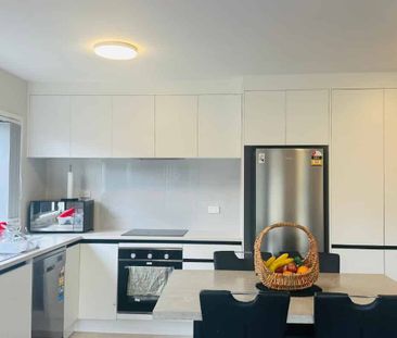 Modern 2-Bedroom Apartment in the Heart of Mount Wellington - Photo 2