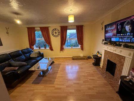 4 Bed Terraced House, Ribblesdale Avenue, N11 - Photo 2