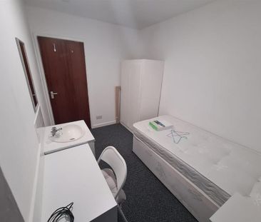 3 bedroom private hall to rent - Photo 1