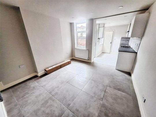 3 bedroom end of terrace house to rent - Photo 1