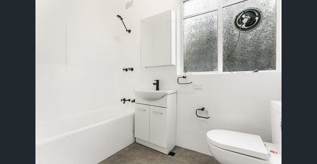 Renovated two bedroom apartment in prime location - Photo 1