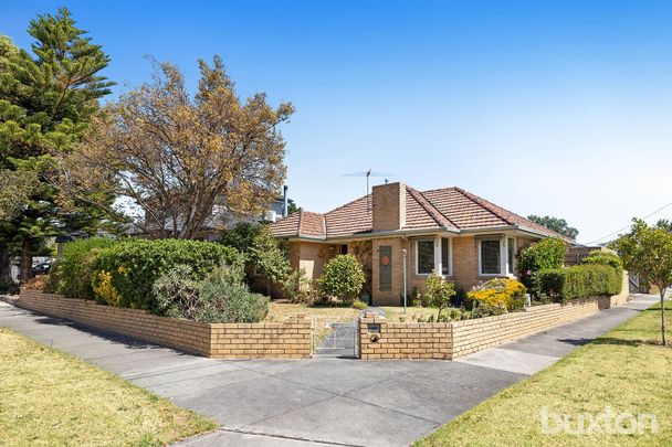 REDECORATED 3 BEDROOM FAMILY HOME - Photo 1