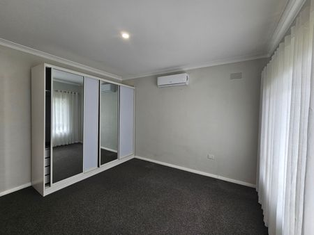 7 Mulqueeny Street, Wodonga VIC 3690 - House For Rent | Domain - Photo 4