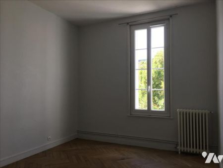 Centre Ville Appartement au 1er étage avec terrasse - Photo 4