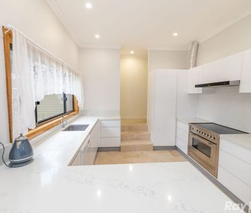 BEAUTIFUL SPACIOUS 3 BEDROOM HOME! - Photo 3