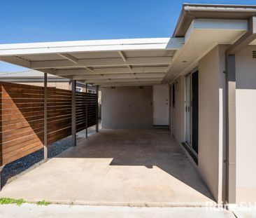 PERFECTLY POSITIONED CLOSE TO THE HEART OF WAGGAS CBD - Photo 1