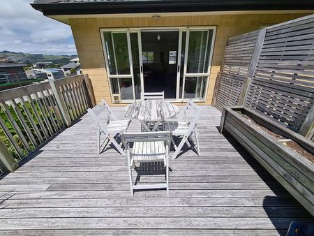 A sunny treasure in Churton Park - Photo 2