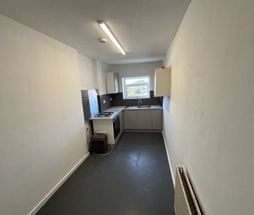 1 Bed Flat, Bury New Road, M7 - Photo 3