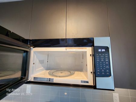 For Lease - 801 The Queensway Avenue Unit# 205, Toronto, Ontario - Photo 2