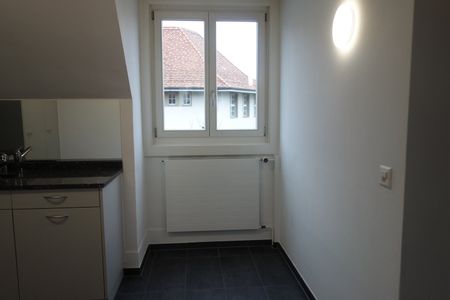 zentrale 2½ Zimmer-Dachwohnung, moderne Küche und Bad - Foto 2