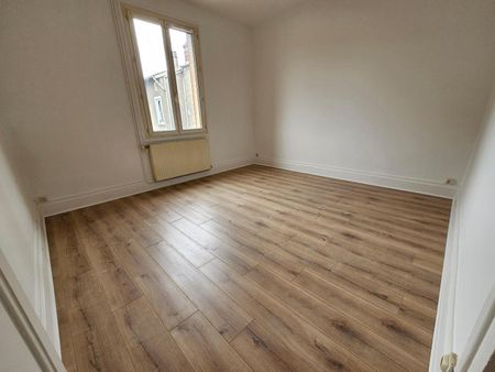 Location Appartement 4 pièces 103m² ST CHAMOND 42400 - Photo 4