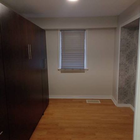 Oshawa bunglow unit for rent - Photo 1