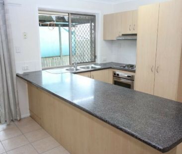 AFFORDABLE LIVING IN CARRARA DUPLEX - Photo 3