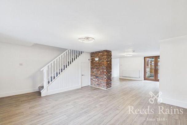 2 bedroom terraced house to rent - Photo 1