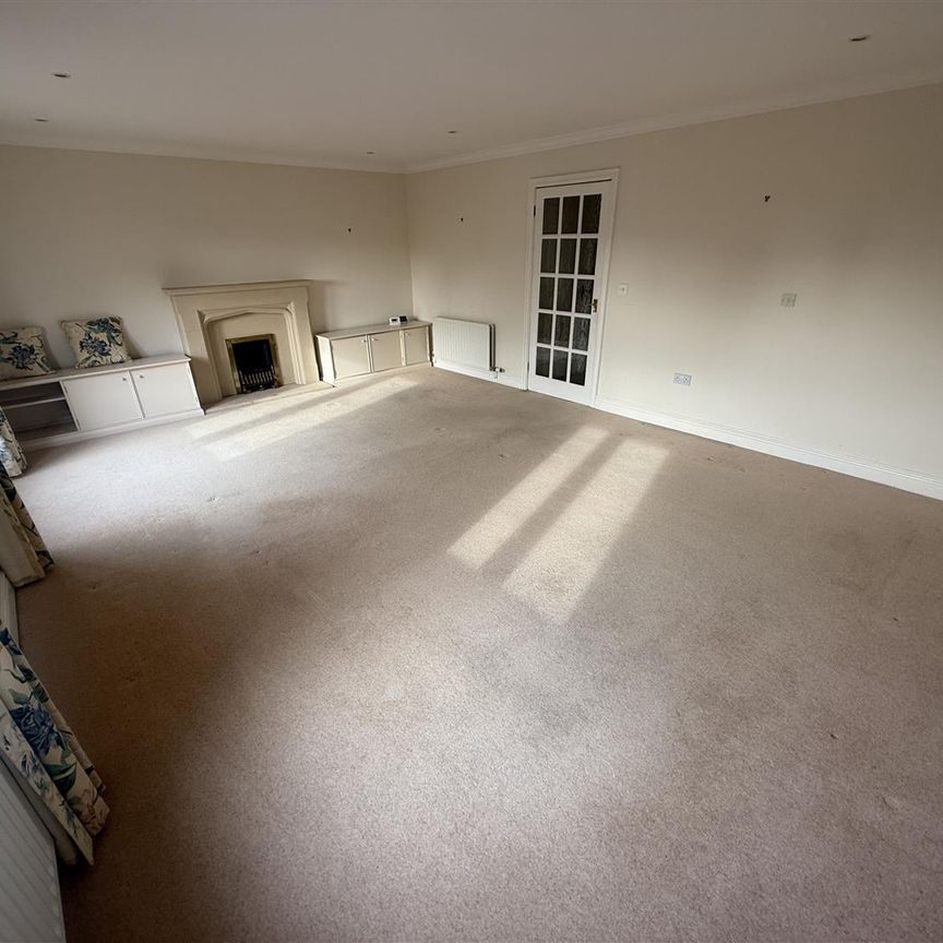 Village Road, Heswall, Wirral - Photo 1