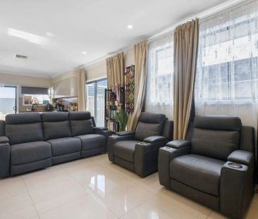 Spacious 4-Bedroom Family Home with Modern Amenities in Enfield - Photo 2