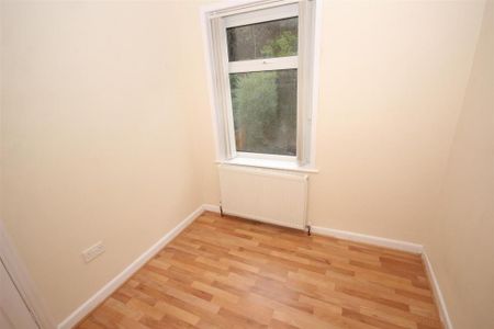 2 bedroom semi-detached house to rent - Photo 3
