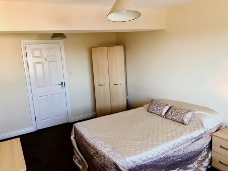 2 Bed Apartment - Photo 3
