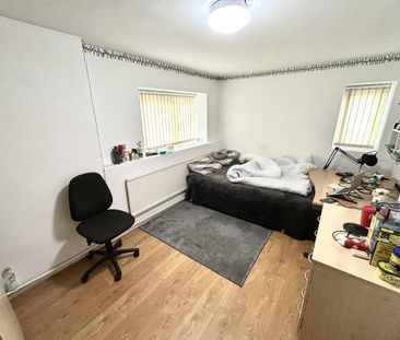 St Michaels Court, Wood Road, Treforest - Photo 4