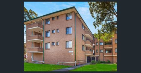 FULLY RENOVATED UNIT - BANKSTOWN CENTRO AT YOUR DOORSTEP! - Photo 2