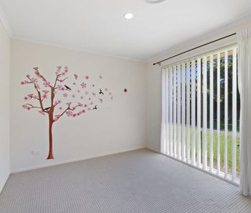 Spacious Family Home With A Pool! - Photo 5