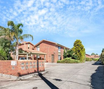 Fully-Renovated, Stylish Two Bedroom Townhouse in a Prime Location! - Photo 6