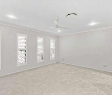 Family home in Glenella! - Photo 6