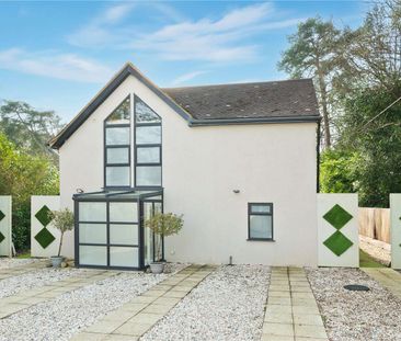 A spacious and modern detached property with a large gated driveway... - Photo 3