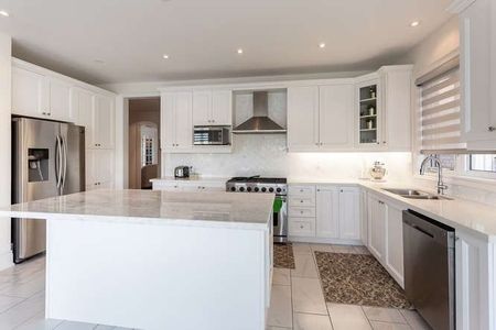 For Lease - 9 Smallwood Road, Brampton, Ontario - Photo 2