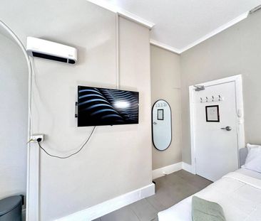 Ensuite Room for Rent in the Heart of Oxford Street - Photo 4