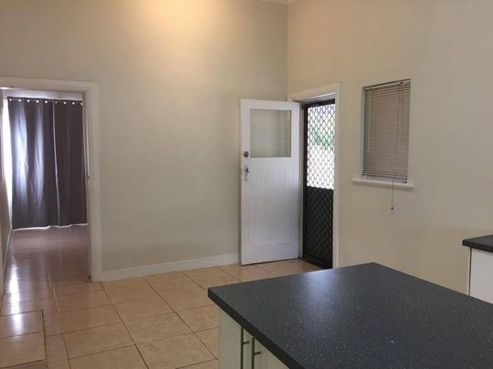 Fantastic location - Neat 3 Bedroom Home! - Photo 1