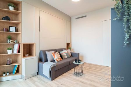 Monolocale completamente ammobiliato con loggia - Photo 2