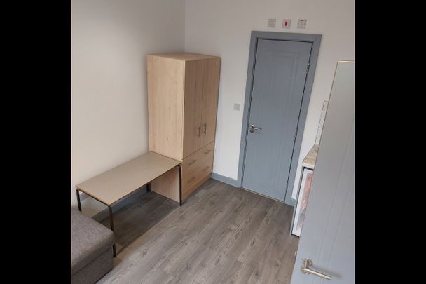 Studio Flat, Engleheart Road, SE6 - Photo 1