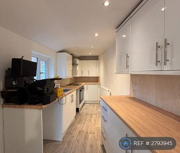 3 bedroom semi-detached house to rent - Photo 5