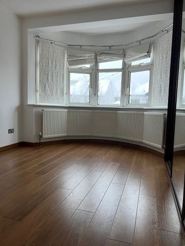 3 Bed Terraced House, Southbourne Gardens, IG1 - Photo 4
