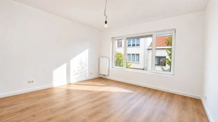 Gerenoveerde woning met terras in Sint-Niklaas - Foto 4